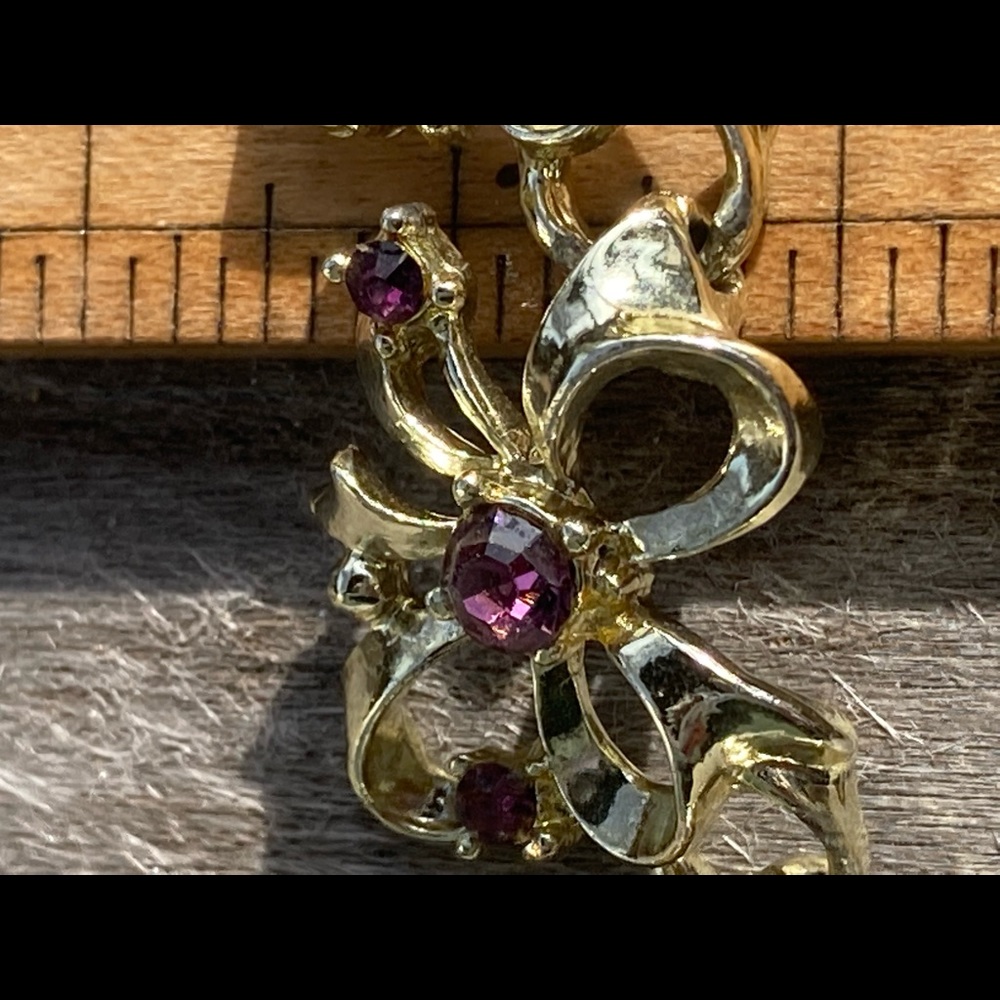 Vintage | Gold-tone Bows and Purple Rhinestone Bracelet. - Picture 6 of 7